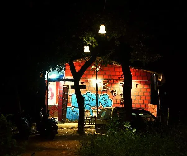 Bricks And Bamboo Hostel Anjuna